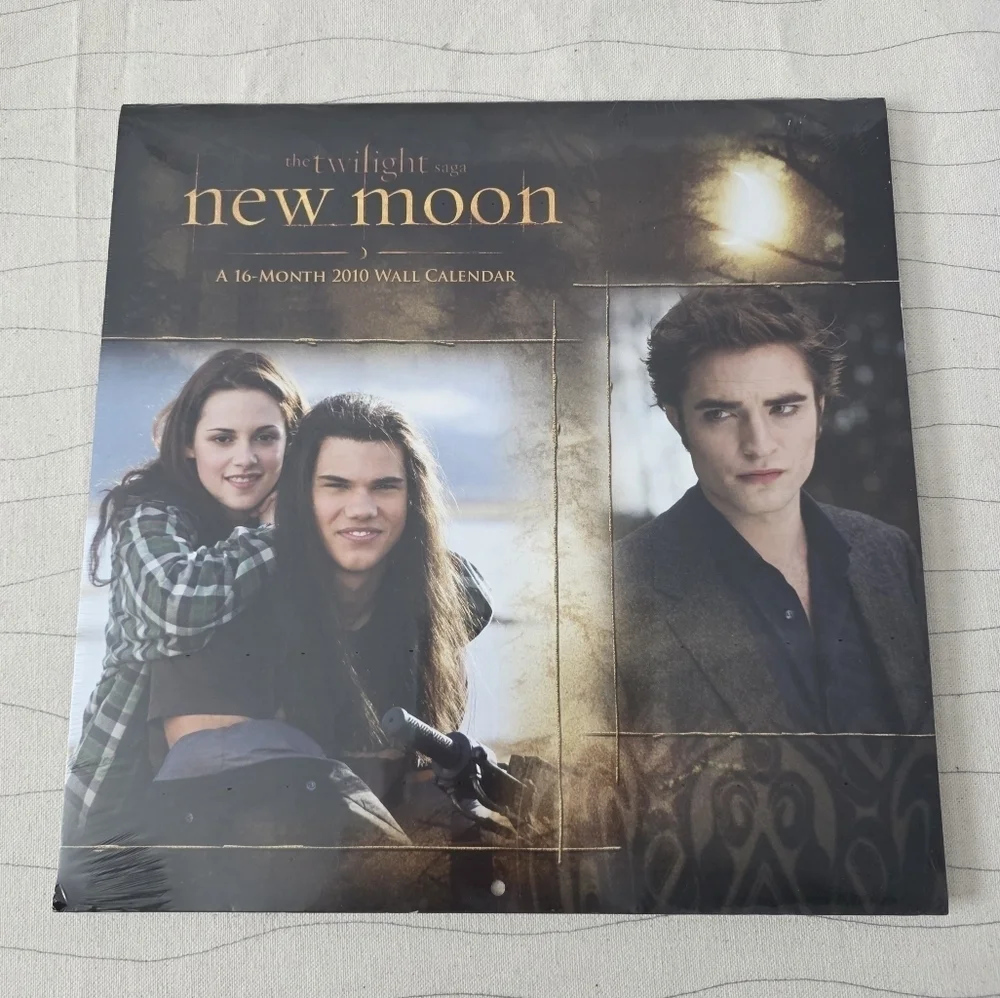 Twilight New Moon 2010 Collectable Wall Calendar - 16 Month - NEW